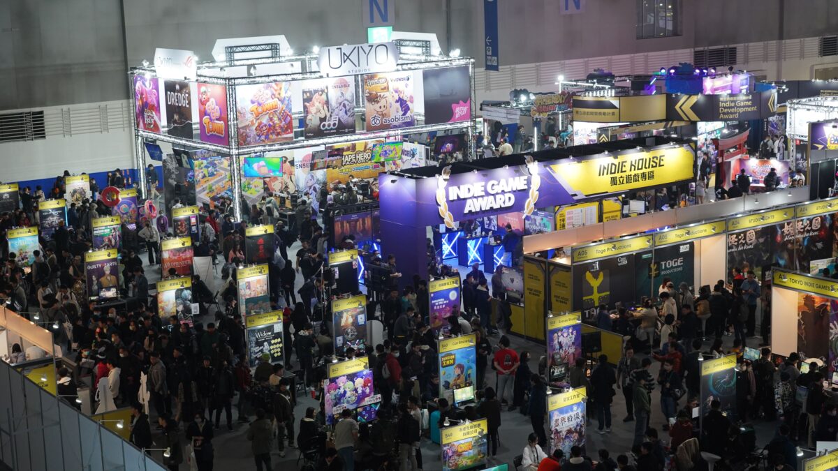 歷年規模最大的 Indie House 獨立遊戲專區，2024電玩展現場除了玩家外，更有不少人同為開發者，不僅分享試玩心得，更深入討論遊戲設計，就像一場大型討論會，其中還有開發者在收到玩家反饋後，就當場打開電腦修改，完美表現出獨立遊戲專區最重要的核心價值，讓開發者能獲得更多元的評價、將作品打磨得更好更完美。