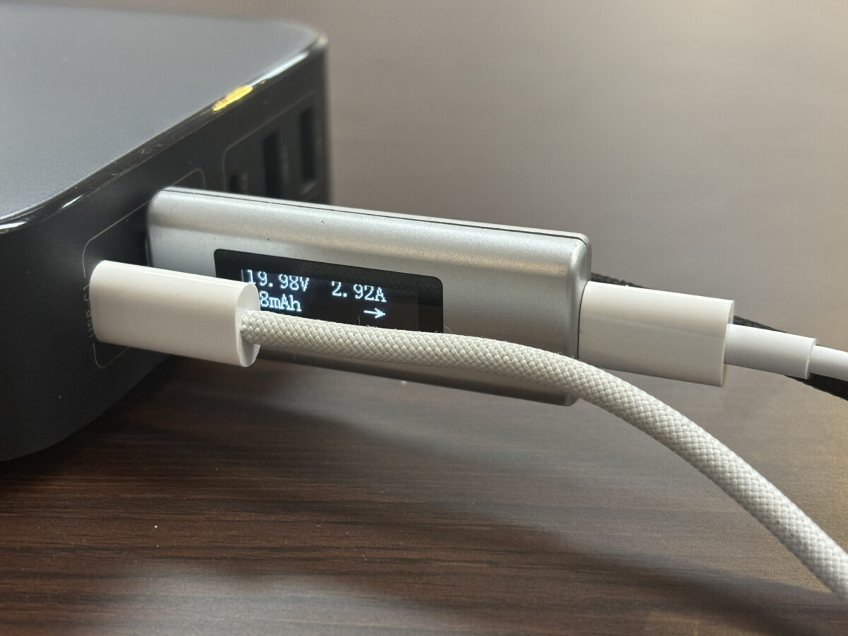 UGREEN 三台筆電同時快充 電量 30% 以下 第二台
