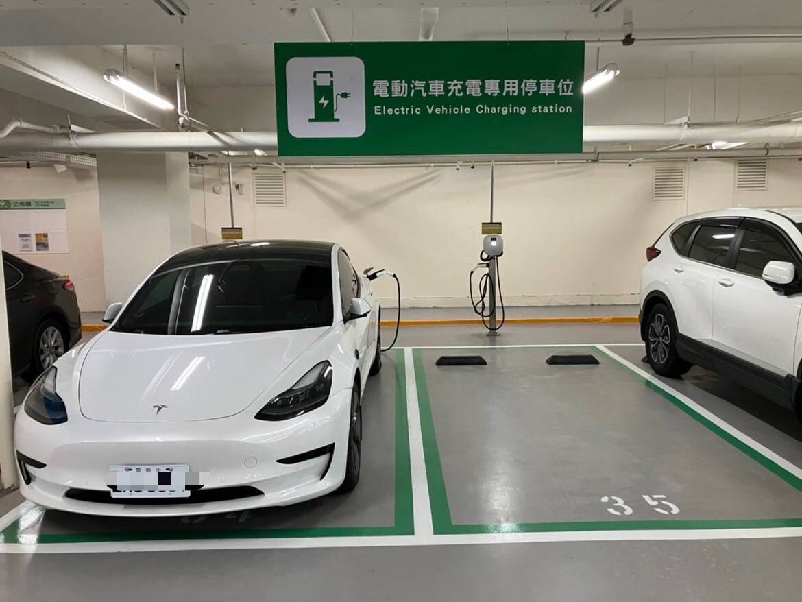 電動車專用充電停車格 違規佔用