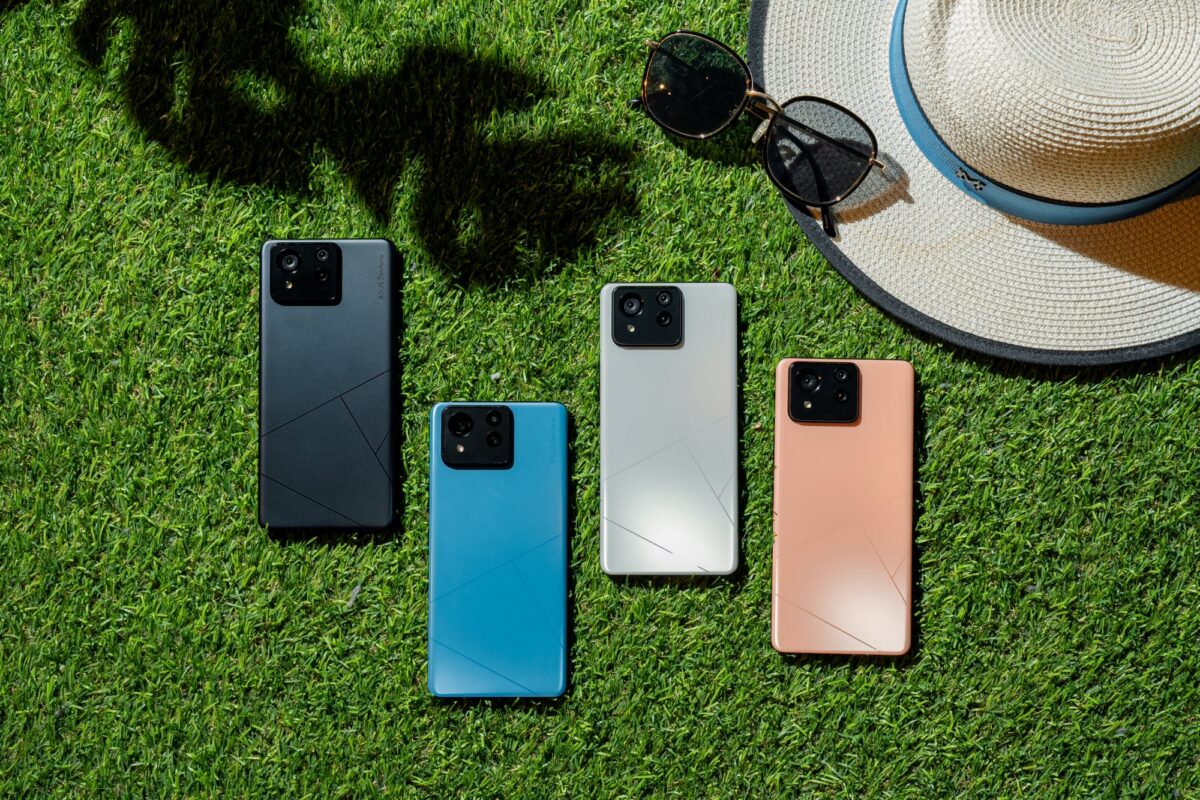 Zenfone 11 Ultra 更是個人專屬助理,「AI搜尋助手」、「AI即時通話口譯」與「AI錄音筆記」,搭配四款典雅色彩:珊瑚粉、永恆黑、迷霧灰及晨靛藍,讓工作/生活便利有型。