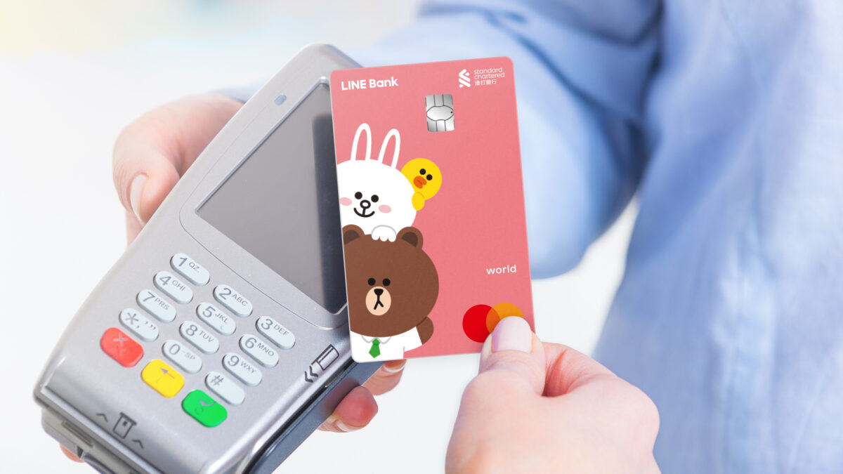 渣打LINE Bank聯名卡是少見免年費的萬事達世界卡,祭出單筆滿千享「6期0利率」還讓客戶同時吃到「現金高回饋」。