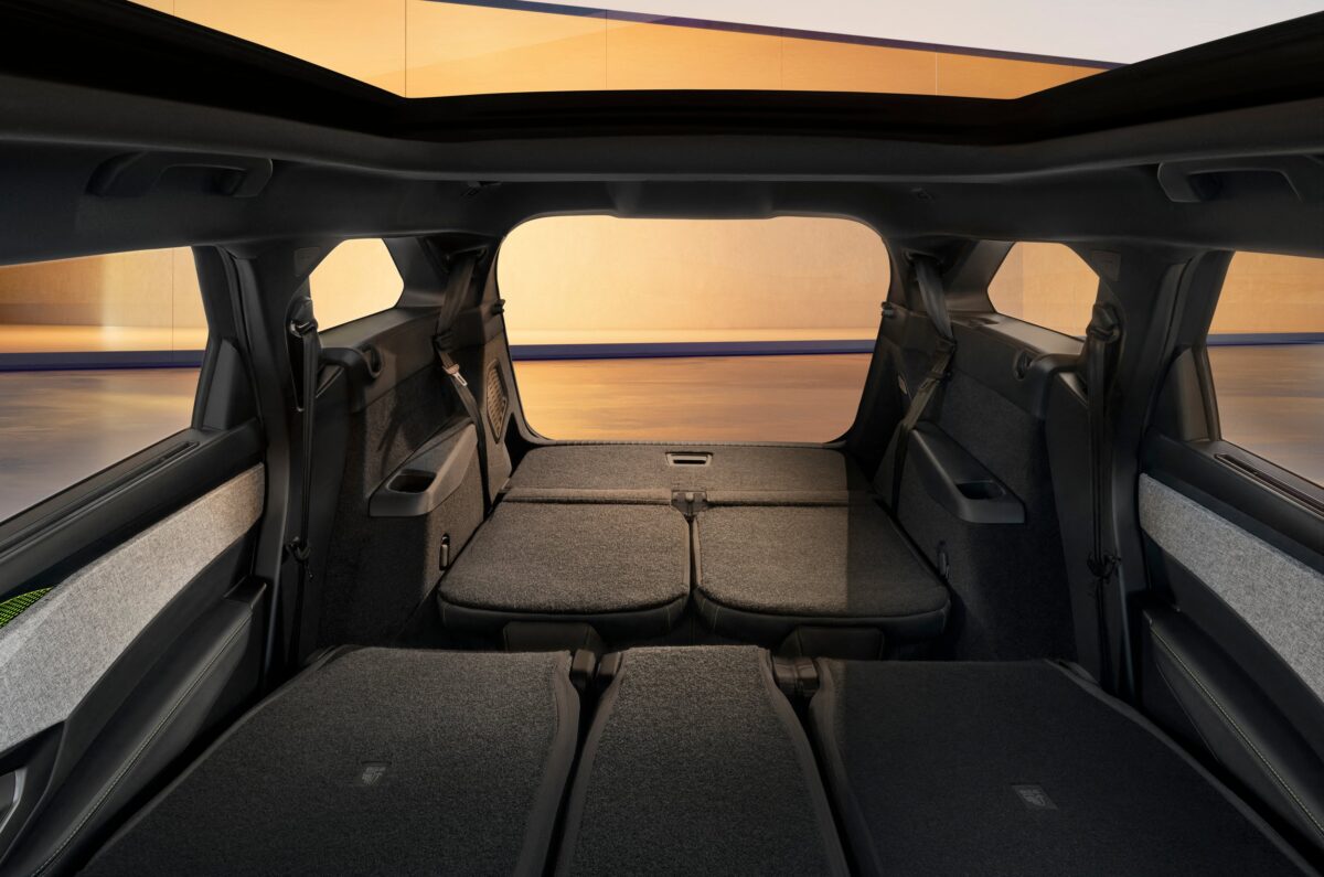 PEUGEOT E-5008