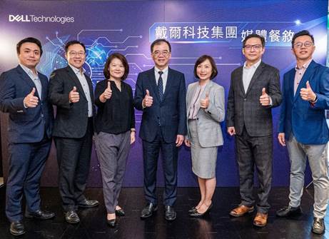 （由左至右）台灣戴爾科技集團技術副總經理梁匯華、台灣戴爾科技集團資深業務副總張志成、戴爾科技集團消費性產品研發副總裁吳萱萱、台灣戴爾科技集團總經理廖仁祥、戴爾科技集團台灣研發中心董事總經理黃睿嫻、台灣戴爾科技集團技術副總經理李百飛、台灣戴爾科技集團業務副總王正忠。