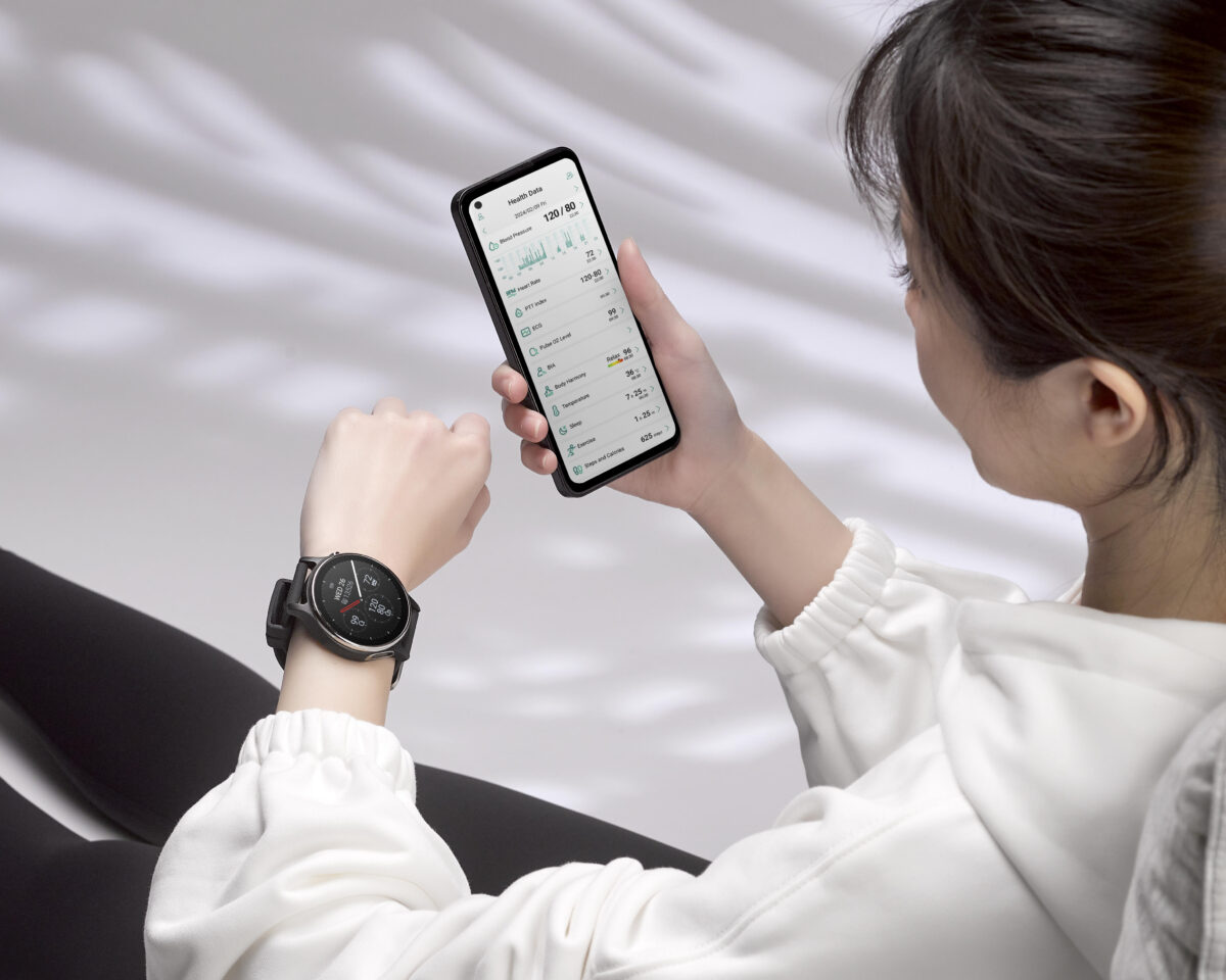 新版ASUS HealthConnect App，除了操作容易，亦導入三大功能，包括：「尋求幫助」、「跌倒偵測」、「關懷追蹤」，當遭遇緊急情事時，將主動發送通知和所在位置予設定聯絡人，及時