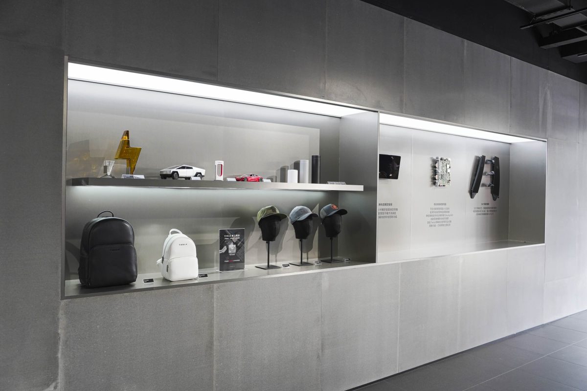 特斯拉 Tesla 街邊體驗店 特斯拉桃園文中體驗店