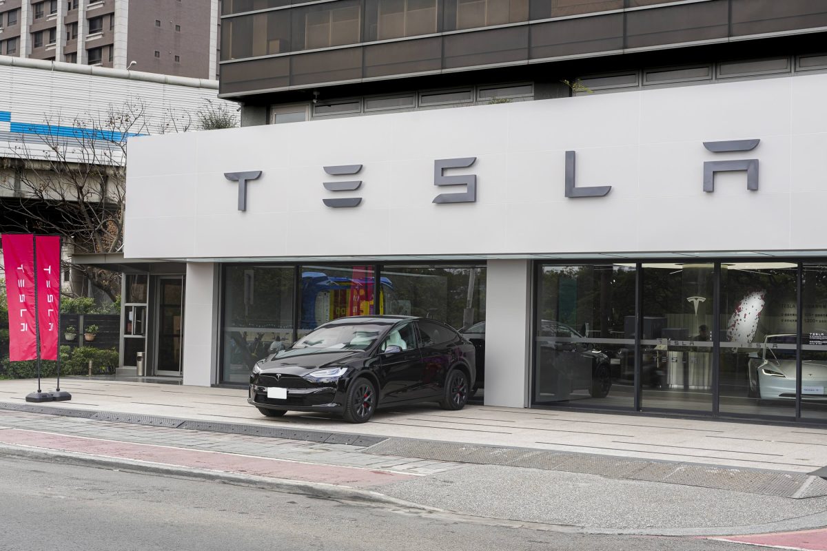 特斯拉 Tesla 街邊體驗店 特斯拉桃園文中體驗店
