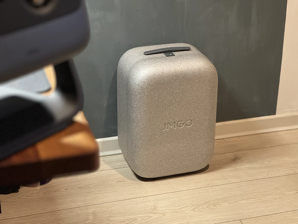 堅果 JMGO 4K 三色雷射投影機 開箱評測