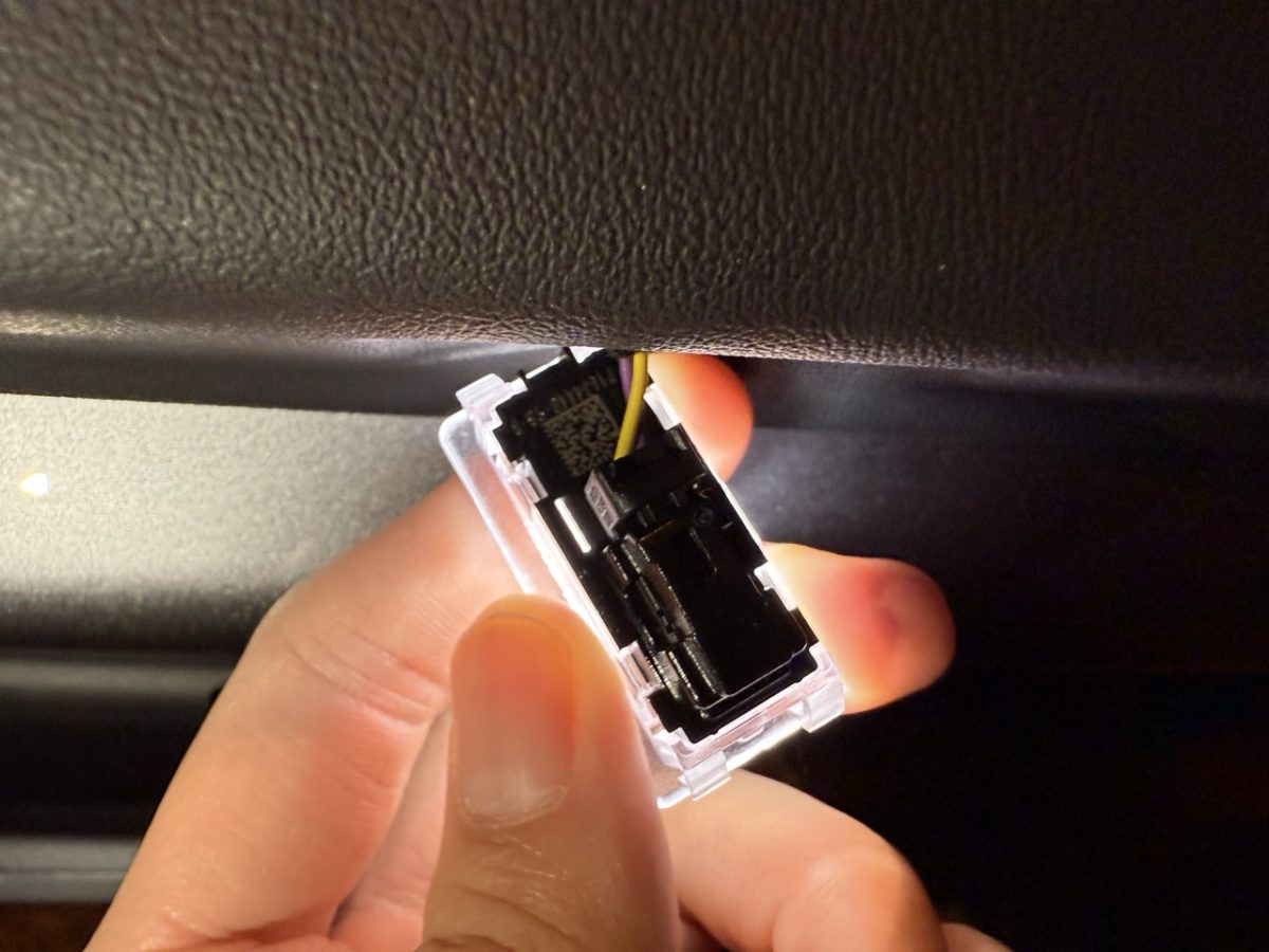 特斯拉 Tesla Model 3 Model Y 迎賓燈 特斯拉迎賓燈 特斯拉迎賓燈安裝 Model 3 迎賓燈 Model Y 迎賓燈