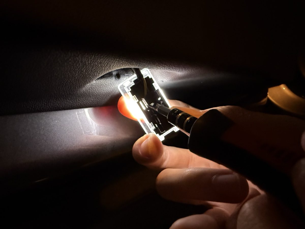 特斯拉 Tesla Model 3 Model Y 迎賓燈 特斯拉迎賓燈 特斯拉迎賓燈安裝 Model 3 迎賓燈 Model Y 迎賓燈