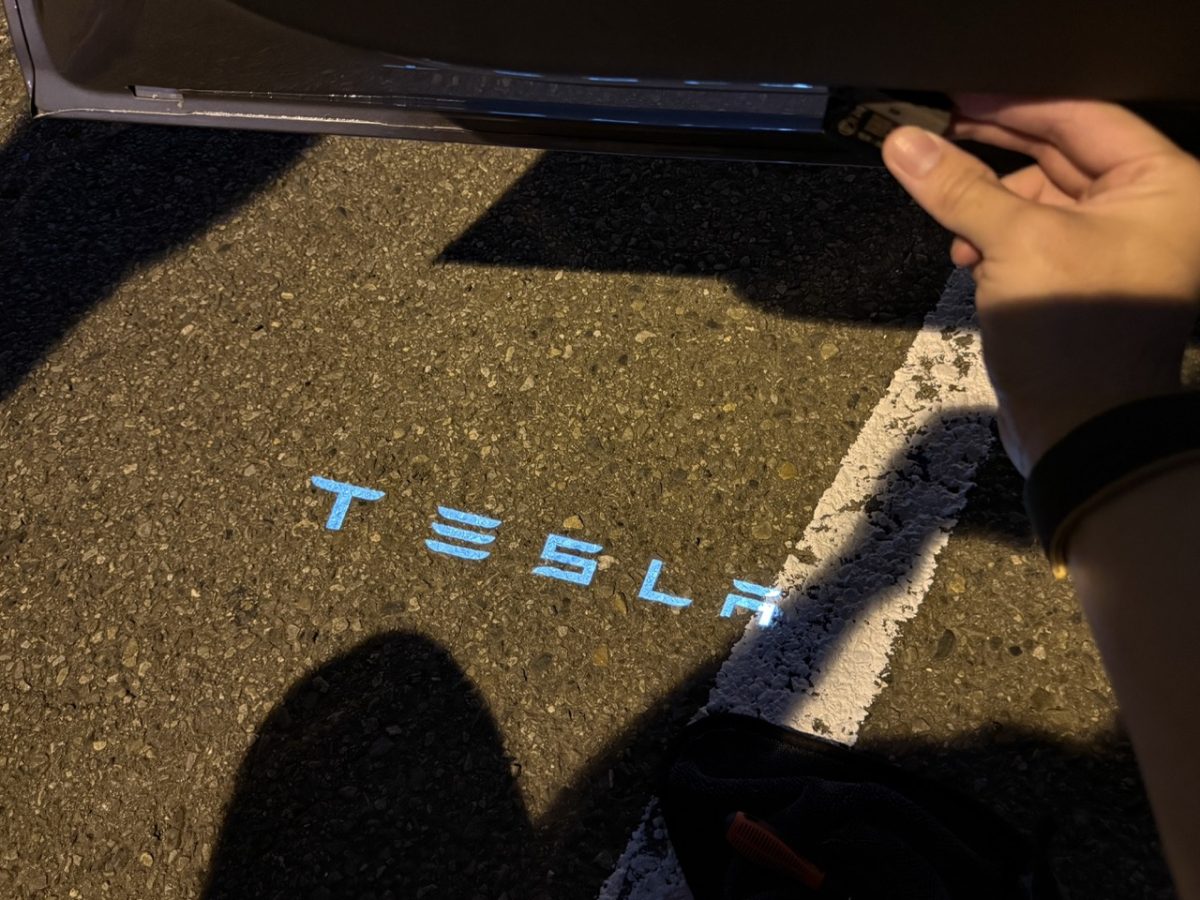 特斯拉 Tesla Model 3 Model Y 迎賓燈 特斯拉迎賓燈 特斯拉迎賓燈安裝 Model 3 迎賓燈 Model Y 迎賓燈
