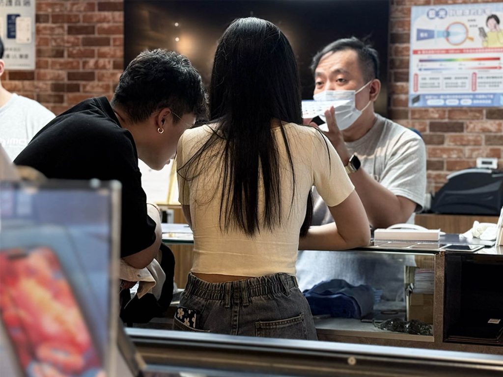imos 膜斯密碼 UL Solution 抗藍光保護貼 權威機構公認有效的 Eyesafe® 低藍光保護貼 藍寶石鏡頭貼 軍規防摔殼