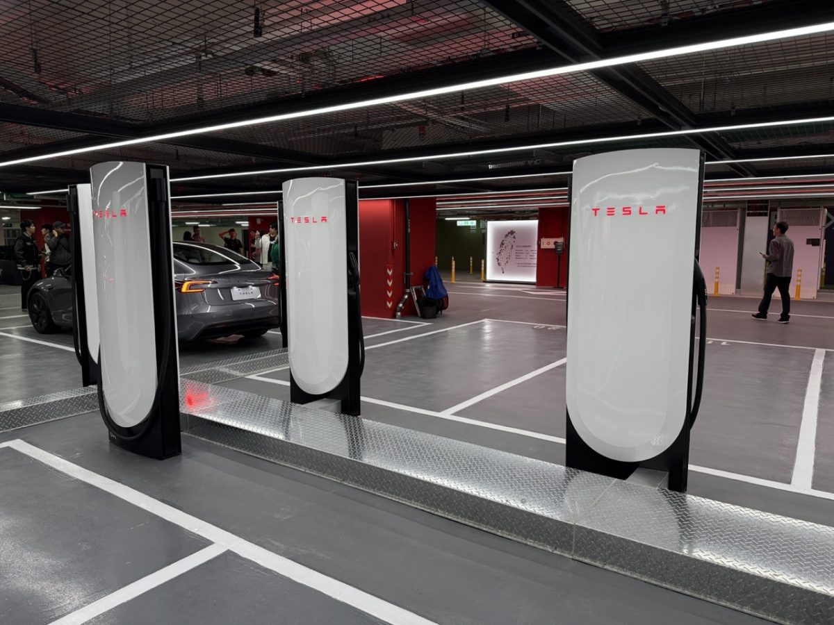特斯拉 Tesla V4 超充樁 特斯拉台北大巨蛋