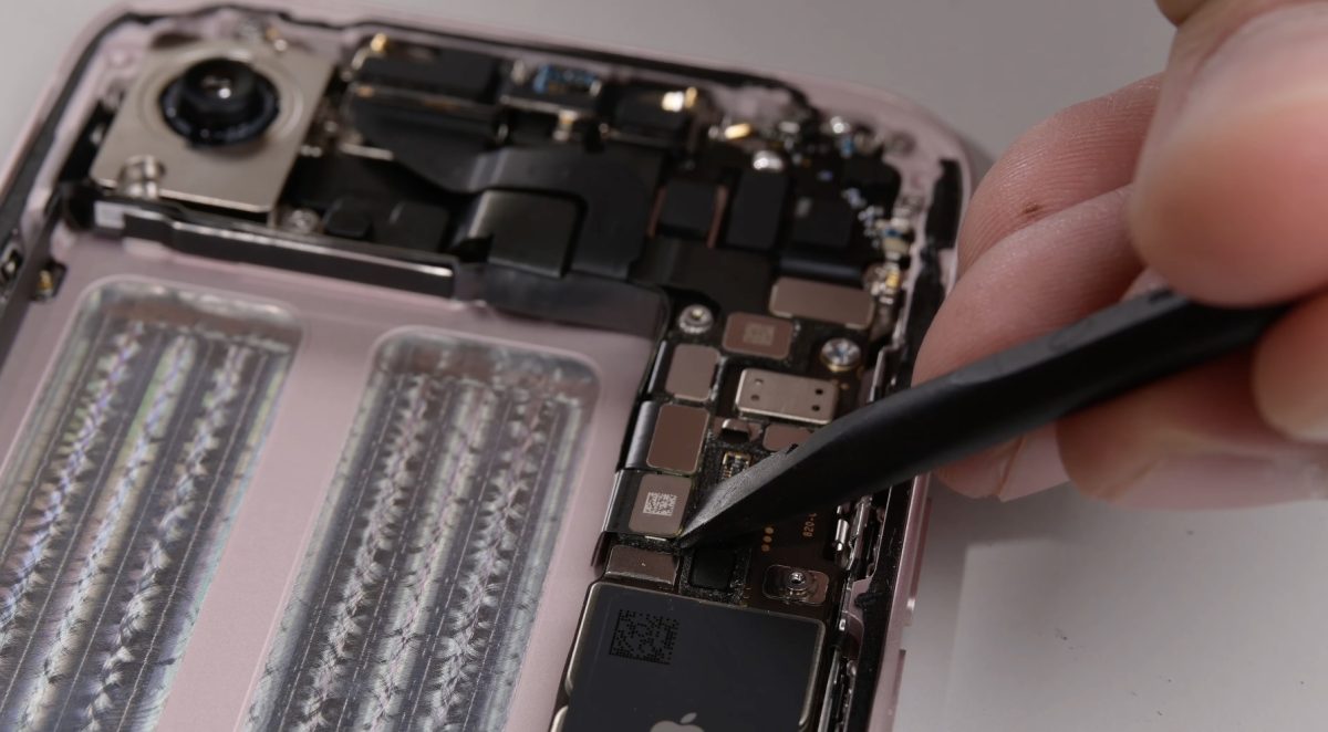 iPhone 17e iPhone 17e 拆解