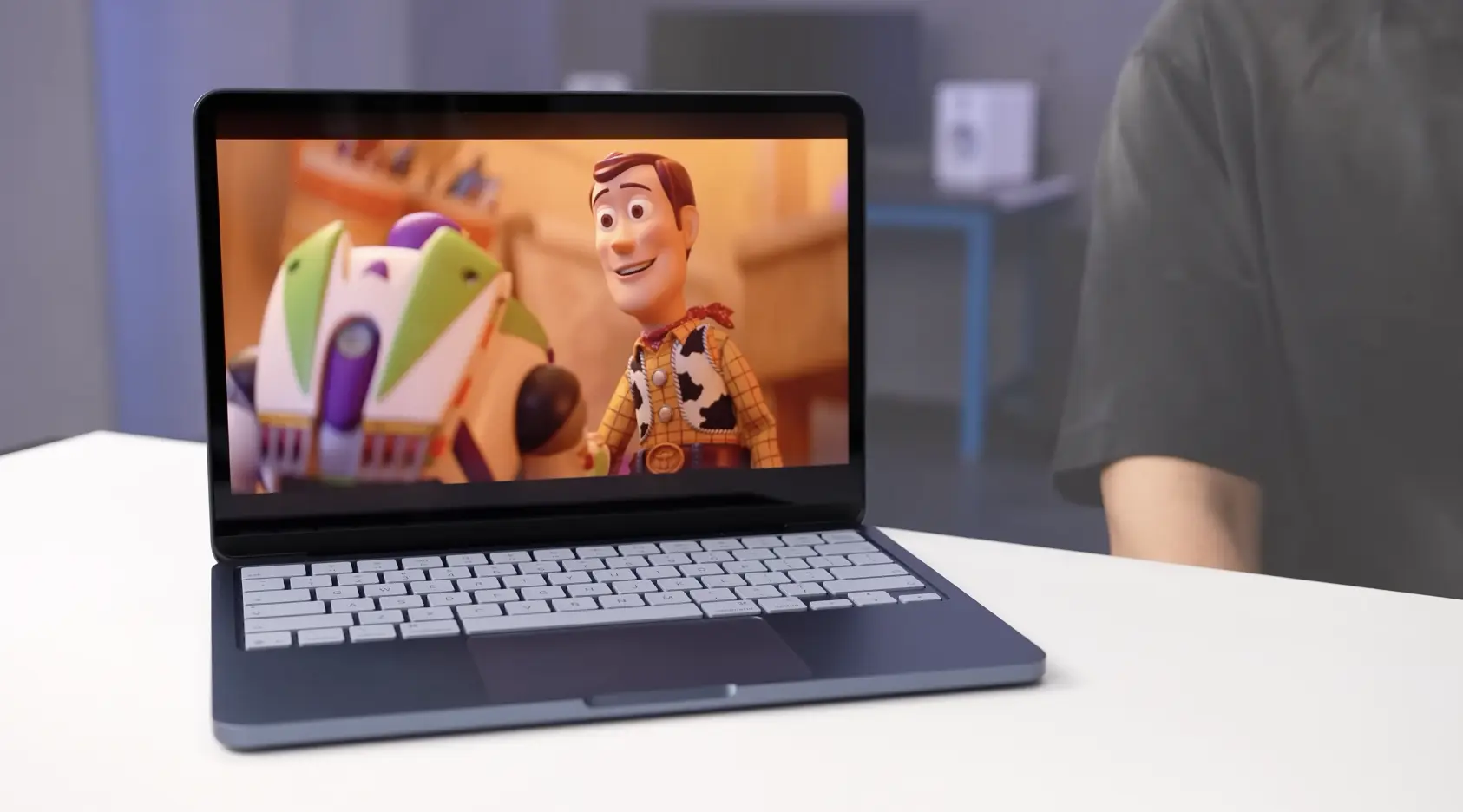 MacBook Neo 開箱評測 體驗 8GB