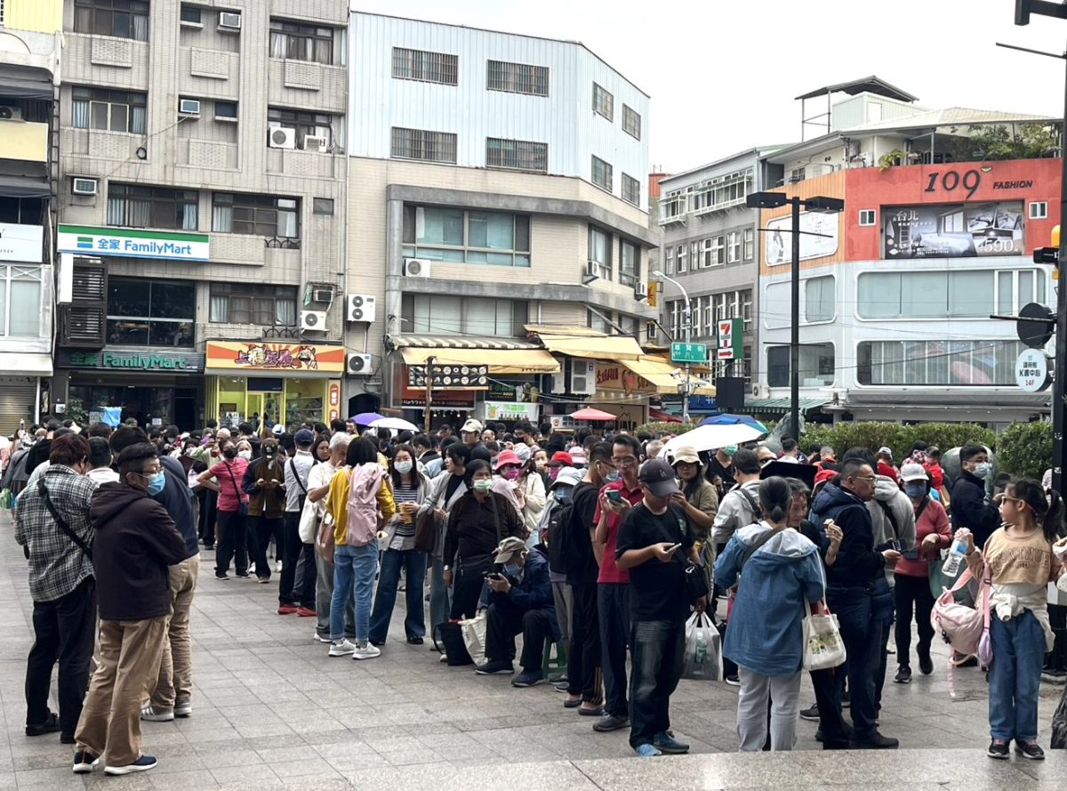物調券排隊人潮。圖：台中市政府